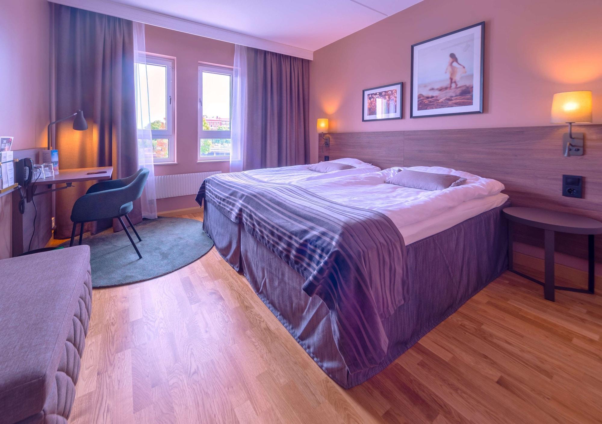 Scandic Hallandia 4*